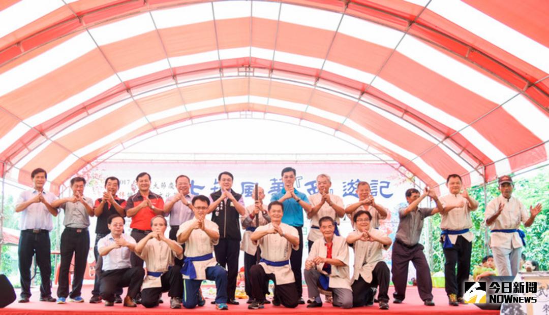 ▲2017客庄12大節慶「雲林詔安客家文化節」 七崁武術遊程嘉年華,副縣長與所以來賓一同合影。（圖／記者洪佳伶翻攝 , 2017.10.08）