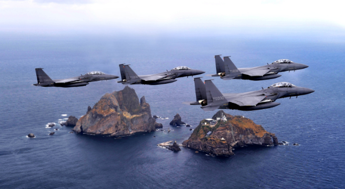 ▲為了深入打擊北韓軍事設施，南韓空軍從美國引進F-15K戰機。（圖／韓國國防部 ）