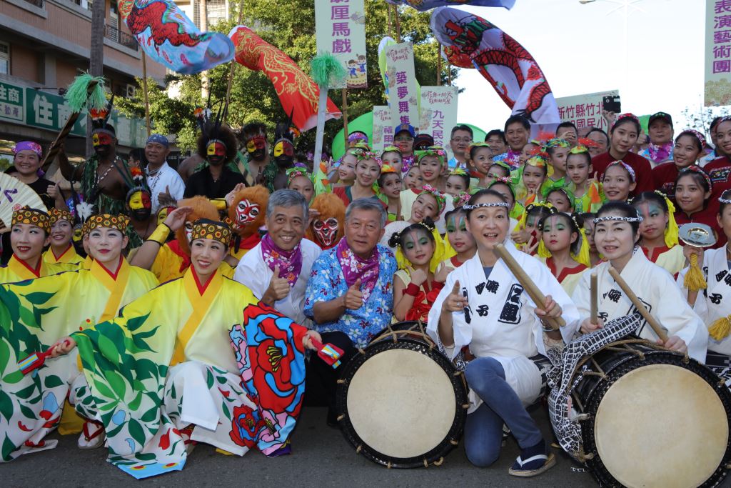 ▲客家花鼓藝術節登場，花啦嗶啵創意踩街吸引眾人目光。（圖／新竹縣政府提供 , 2017.10.07）