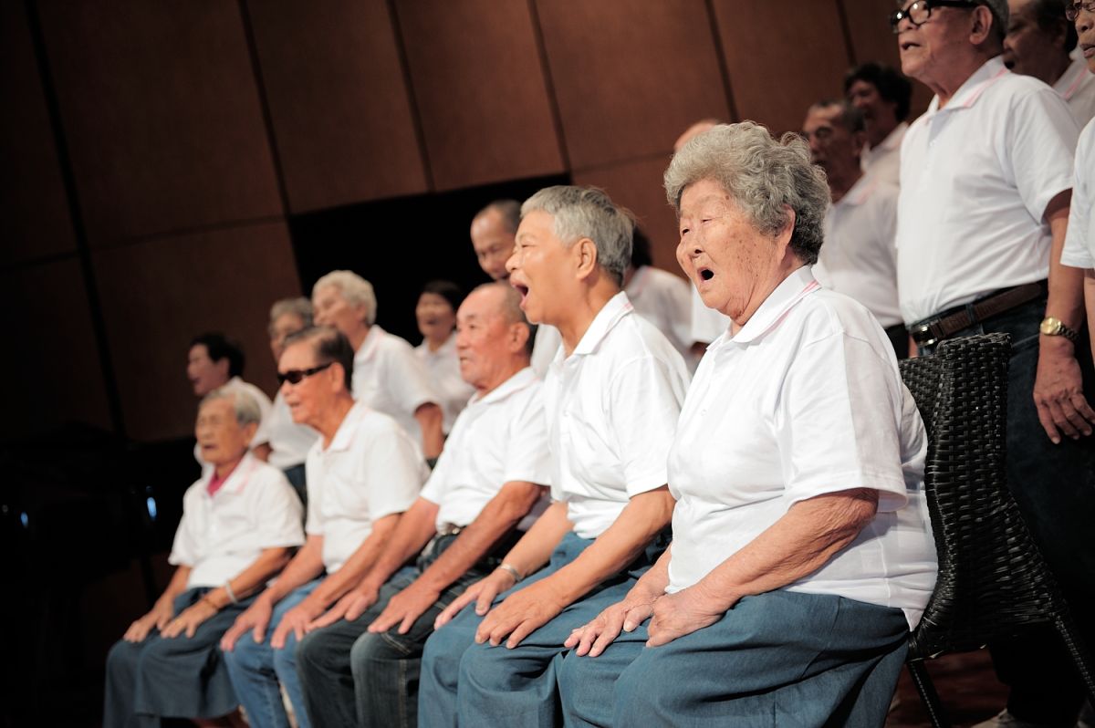 ▲第二屆銀閃閃銀髮合唱團歌唱比賽，15組來自各鄉鎮的千歲銀髮合唱團，賣力演出與創意皆攬獲評審們的肯定。（圖／屏東縣政府提供,2017.10.06）