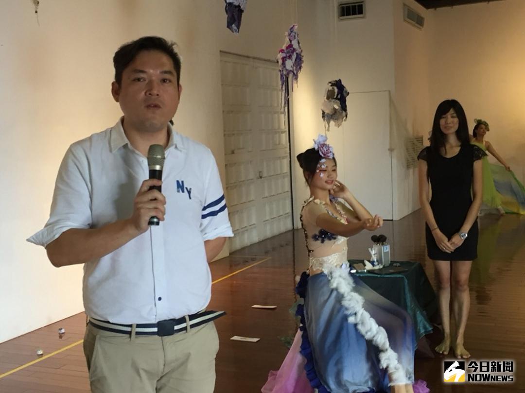 ▲李珮緹、沈士展繼去\\(105\\)年「涾．沙」雙人個展後，再以「回想自己」為主題，要讓人生的黑白轉換成繽紛。（圖／記者陳鐘聲攝 , 2017.10.06）