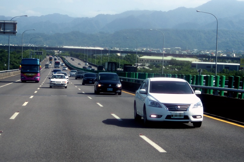▲國道 3 號南下今（ 22 ）日發生追撞車禍，公路總局調查，事故車輛駕駛資格均符合規定，無重大違規紀錄。（示意圖／NOWnews攝影中心）