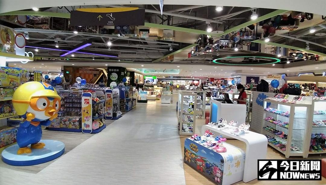 ▲太平洋百貨屏東店越來越新潮，5F童裝部重新改裝並引進全新櫃位登場。（圖／記者陳宗傑攝,2017.10.03）