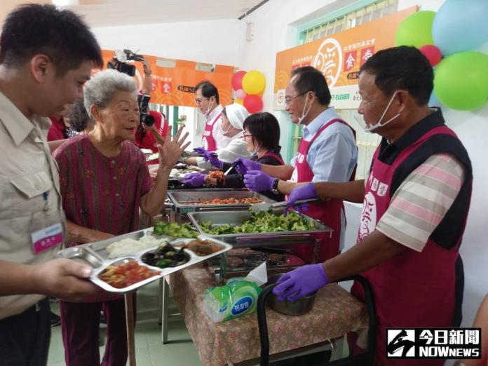 老人吃飽又吃巧　民雄暖暖食堂開幕
