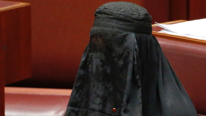 ▲奧地利禁止穆斯林婦女在公眾場所穿全身蒙面罩袍。（圖／達志影像／美聯社）
