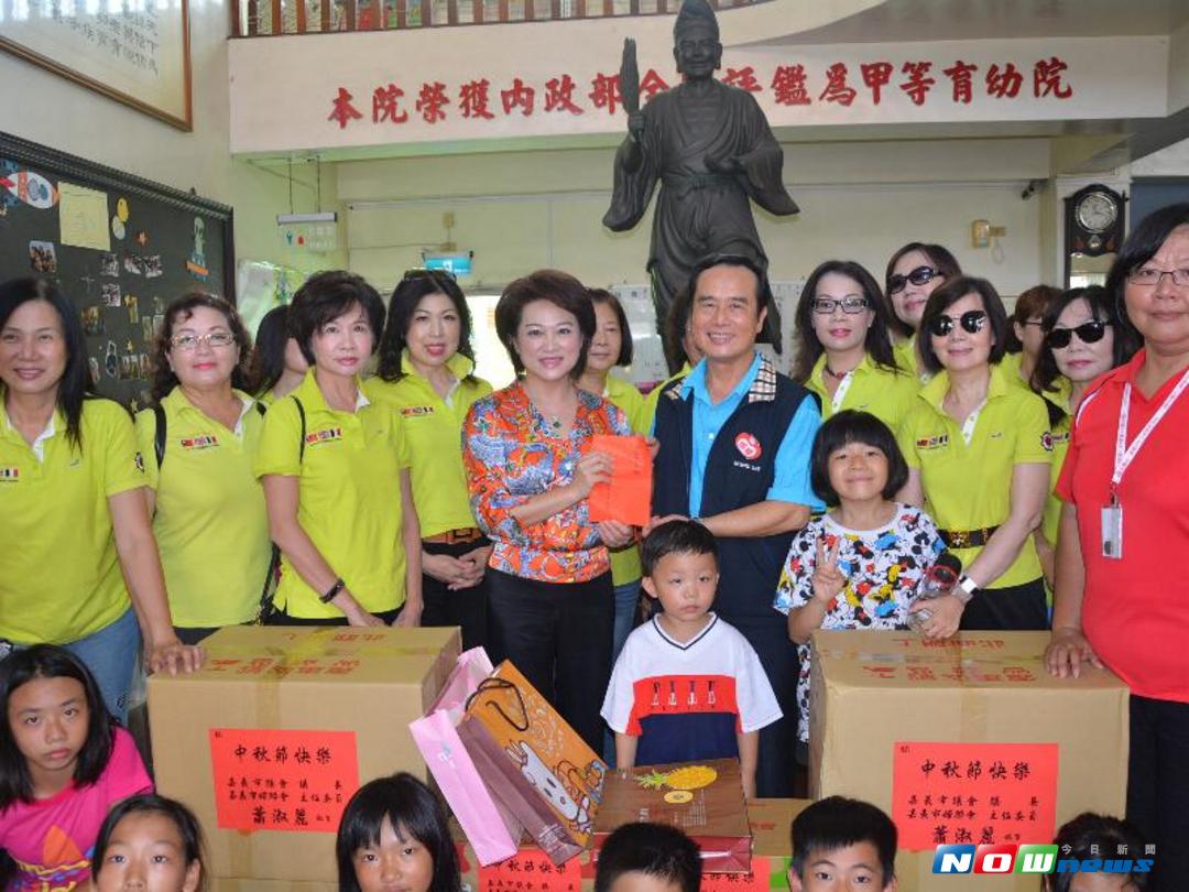 ▲蕭淑麗議長率領婦聯會姊妹們前往嘉義市修緣育幼院探訪院童。（圖／記者郭政隆攝，2017.10.1）