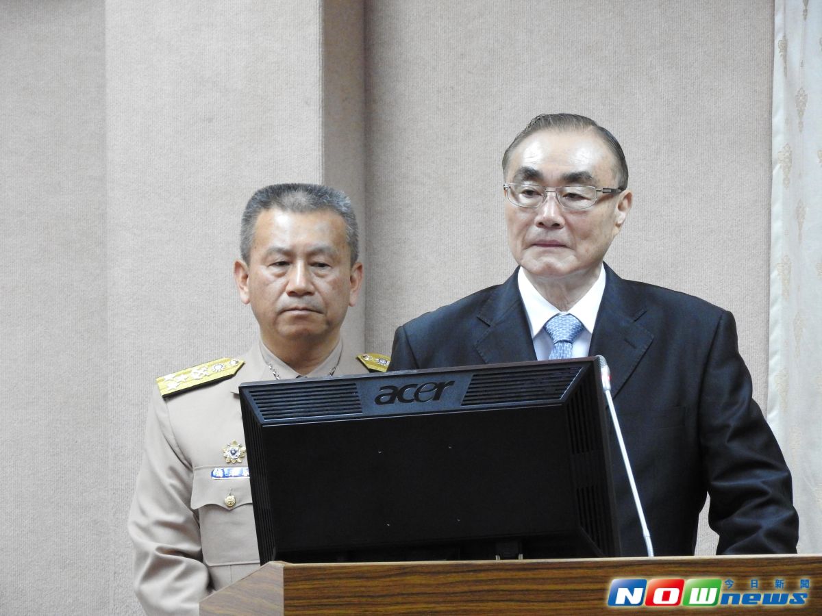 ▲國防部長馮世寬3日在立法院備詢時被問到說，前國防部長李天羽稱，如果共軍犯台，國軍可撐兩周，現在國軍可撐多久？馮世寬表示，不只兩周。（圖／NOWnews）