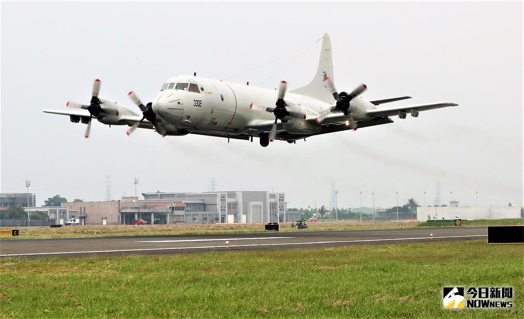 ▲空軍司令部進一步表示，P-3C反潛機成軍後，未來將擔赴國軍首要之戰場反潛作戰及海面偵蒐等重要任務，並著重於建構國軍各重要指管監偵系統及反潛偵蒐等戰備工作，以有效整合戰場資源，進而發揮三軍聯合作戰統合戰力。（圖／記者宋德威攝 , 2017.11.30）
