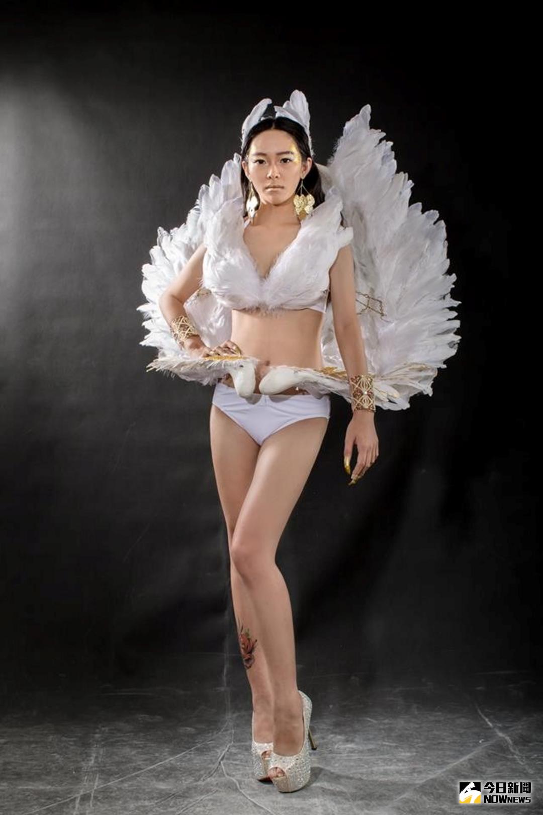 ▲以希臘化時代的生活元素及多種服飾造型，用現代美學重新結構。（圖／記者蘇榮泉翻攝，2017.11.30）