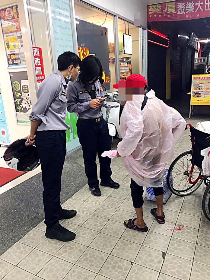 阿婆乘計程車報錯地址迷路　暖警獲報寒夜助返家
