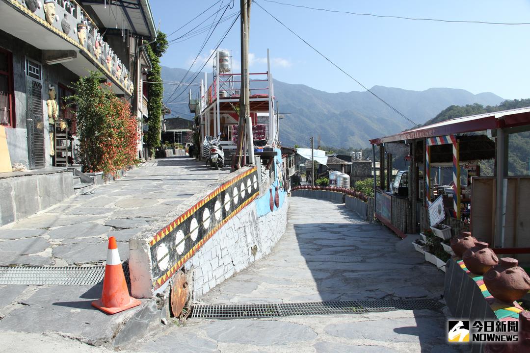 ▲霧臺鄉內各村辦事處每月1次發起自主性整潔日活動，邀集村民清理巷道及公共區域之髒亂點等環境維護工作。（圖／資料照,記者陳宗傑攝）