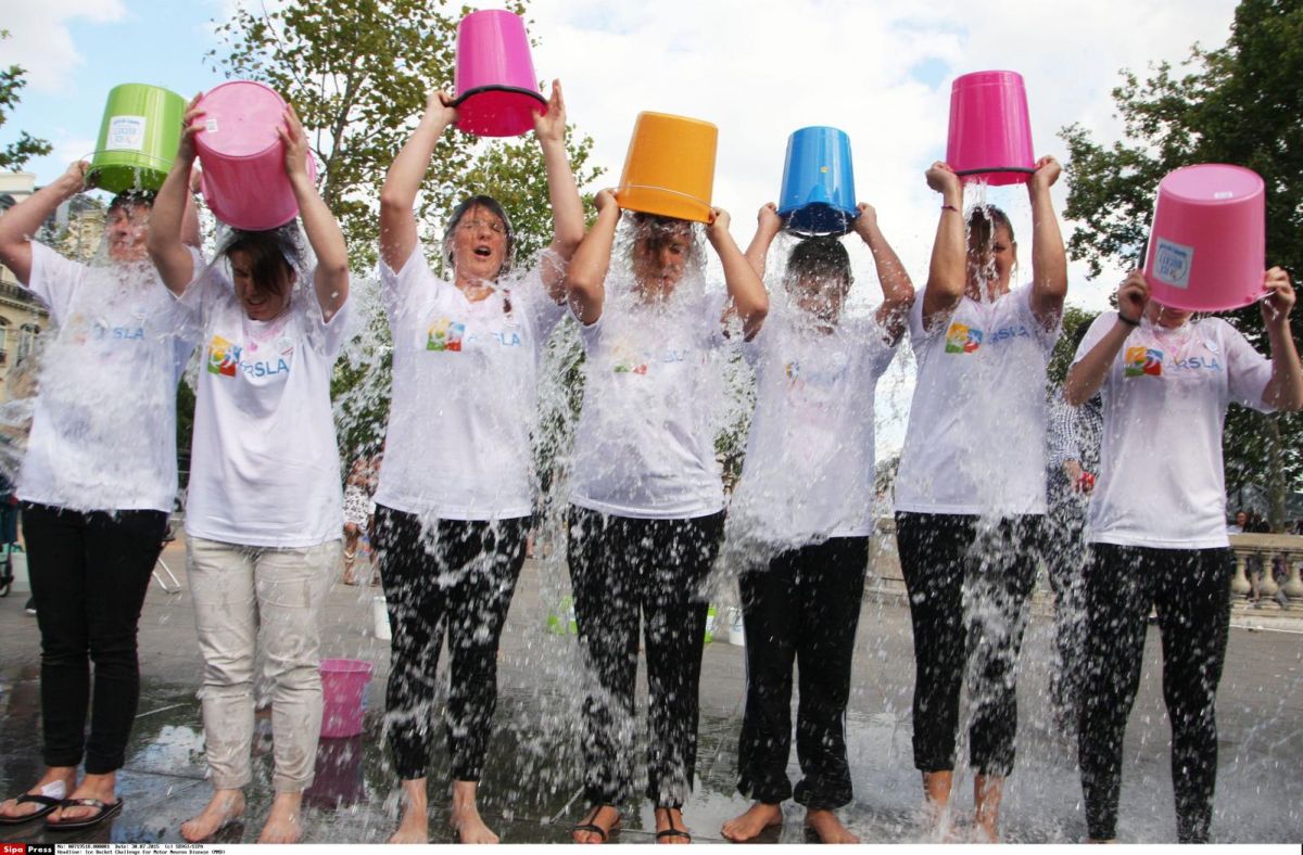 ▲「冰桶挑戰」吸引許多人參與。（圖／達志影像／美聯社）