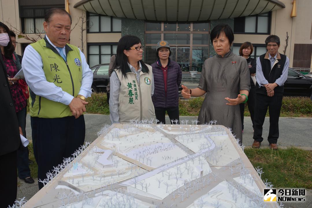 ▲黃春燕表示，希望縣府說明國際廣場未來發展。（圖／記者鄧至傑攝 , 2017.11 29）