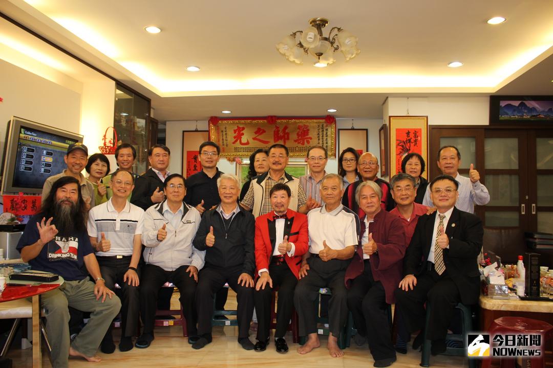 ▲一場難得欣賞之音樂會，大家在合影留念後依依不捨中畫下圓滿結束。（圖／記者蘇榮泉翻攝）