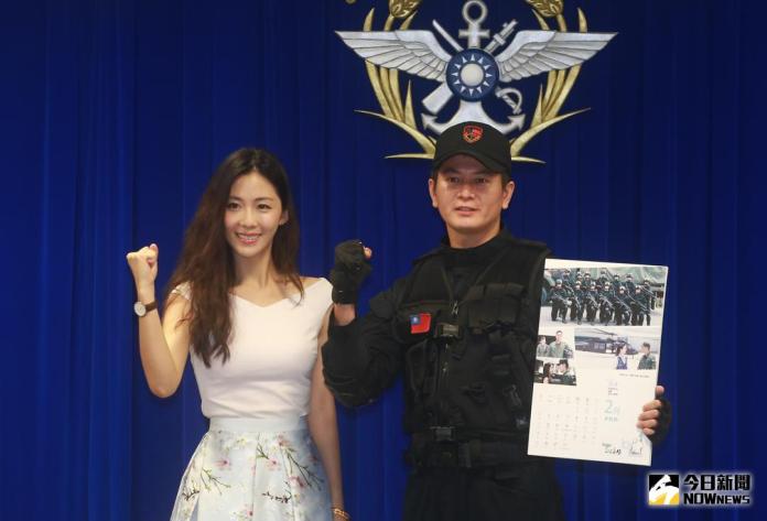 ▲安唯綾與陸軍602旅共同擔任國軍107年形象月曆二月份形象人物。（圖／記者葉政勳攝 , 2017.11.28）