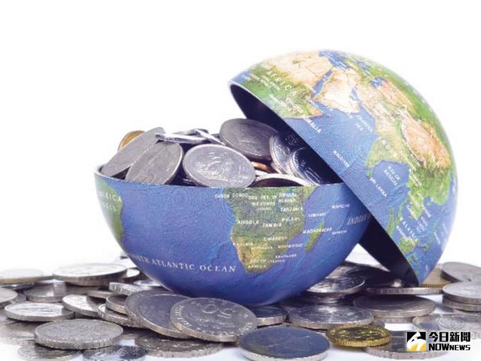 ▲4月消費者信心指數六大指標，呈現四升兩降，其中對未來半年物價和購買耐久性財貨下滑。（圖／NOWnews 資料照片）