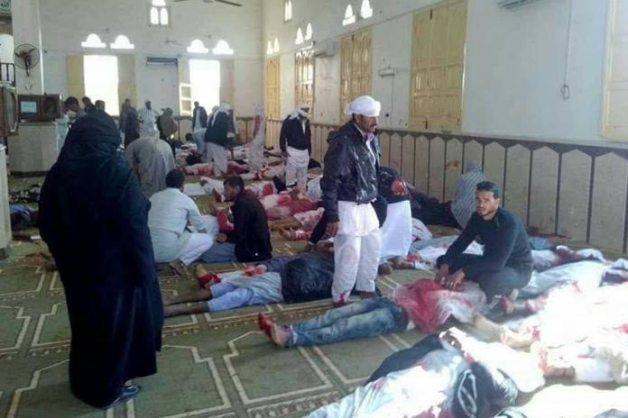 ▲埃及北西奈省（North Sinai）一座清真寺在當地時間24日下午遭到自殺炸彈客攻擊，造成多人死傷。（圖／達志影像／美聯社）