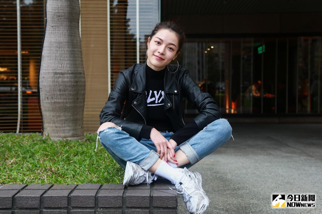 ▲鍾楚曦素顏素顏面對台灣媒體依舊漂亮。（圖╱記者葉政勳攝，2017.11.24）