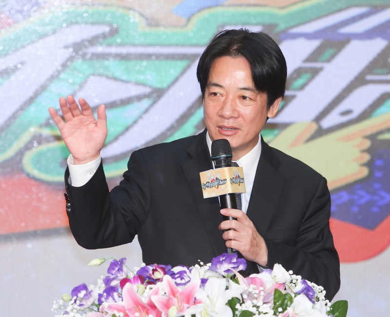 ▲行動支付購物節起跑，行政院長賴清德強調，將透過3大方向拉高行動支付普及率至9成。中央社記者謝佳璋攝  106年11月24日