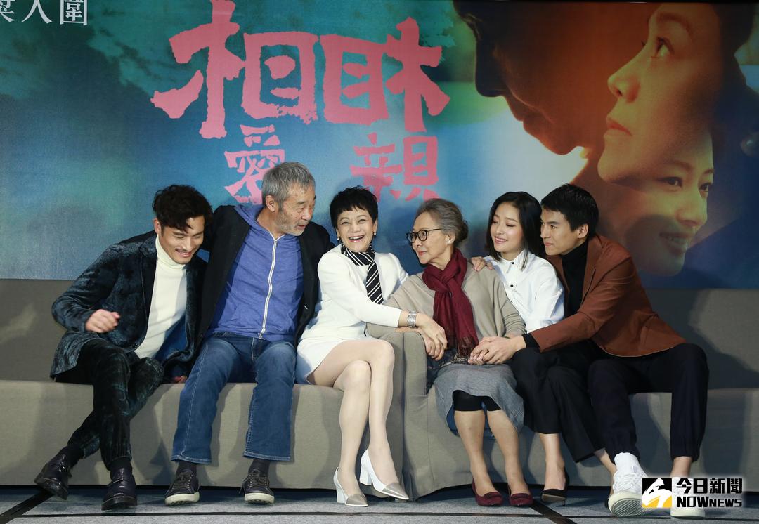 ▲耿樂（左起）、田壯壯、導演張艾嘉、吳彥姝、郎月婷、宋寧峰出席電影【相愛相親】全家人來台記者會。（圖／記者葉政勳攝 , 2017.11.24）