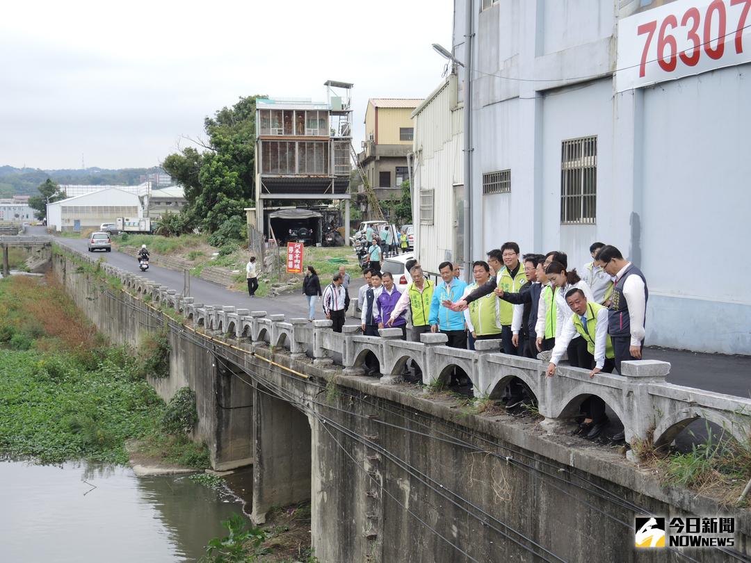 ▲為改善彰化市中華西路、中央路以及中山路等道路交通壅塞現象，內政部營建署將撥款26億工程經費辦理彰化市大埔截水溝堤岸道路拓寬。（圖／記者陳雅芳攝，2017.11.22）