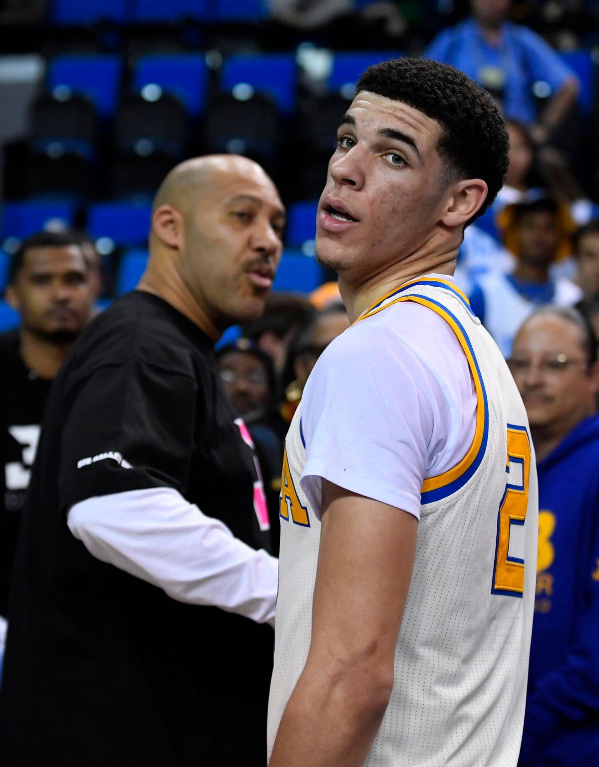 ▲Lonzo Ball\\(右\\)和他父親LaVar Ball。（圖／美聯社／達志影像）