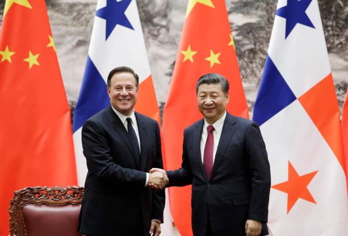 ▲巴拿馬總統瓦雷拉（左）最近展開中國大陸訪問行程，並表示與台灣斷交可以做為其他國家的範本。（右為中國大陸領導人習近平）（圖／達志影像／美聯社）