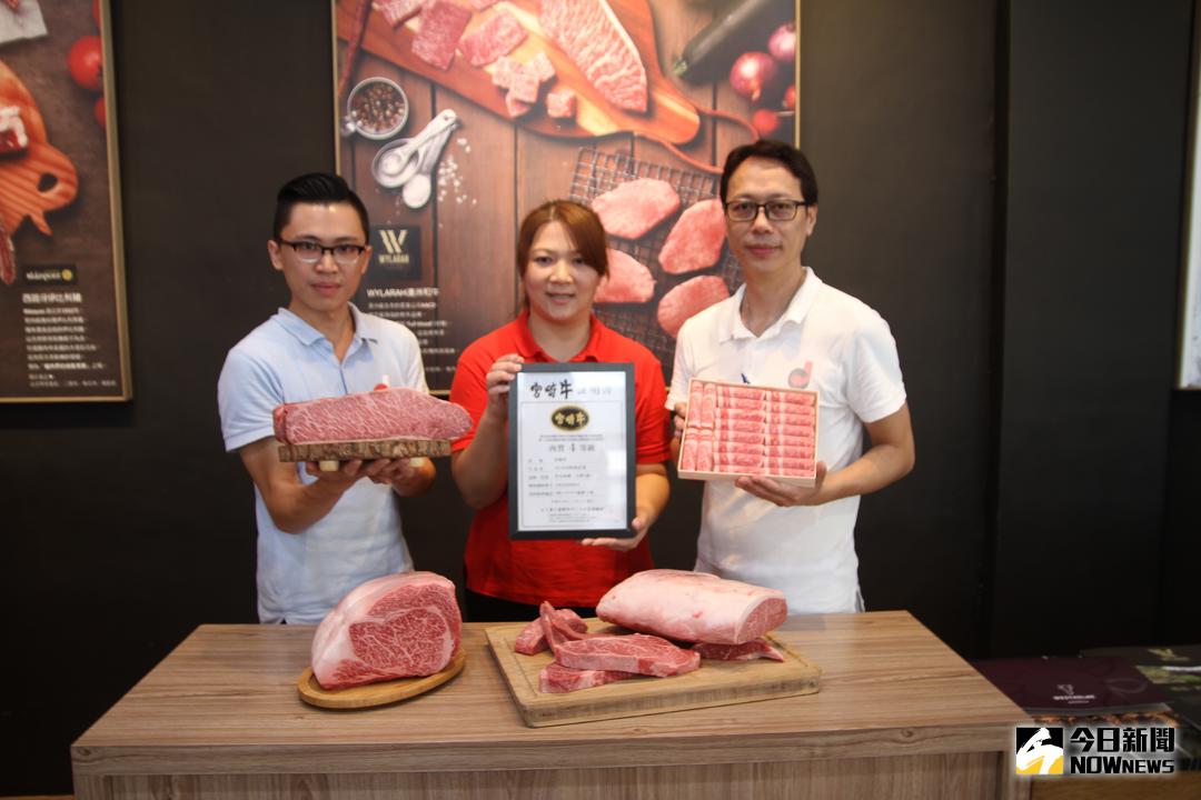 ▲業者首次引進有日本第一肉牛之稱的宮崎和牛，特別秀出身份證明。（圖／記者鄭志宏攝,2017.11.21）