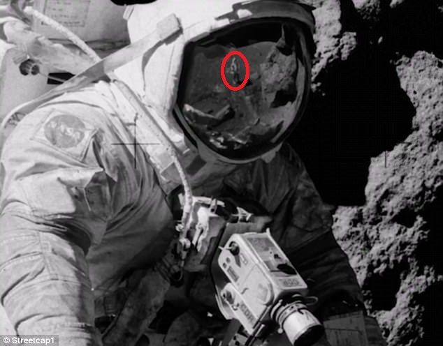 ▲一名署名「Streetcap1」的天文迷網友聲稱在NASA公布的阿波羅17號登月任務照片中，發現可疑畫面，懷疑這是做為登月照片造假的有力證據。（圖／翻攝自《每日郵報》，2017.11.20）