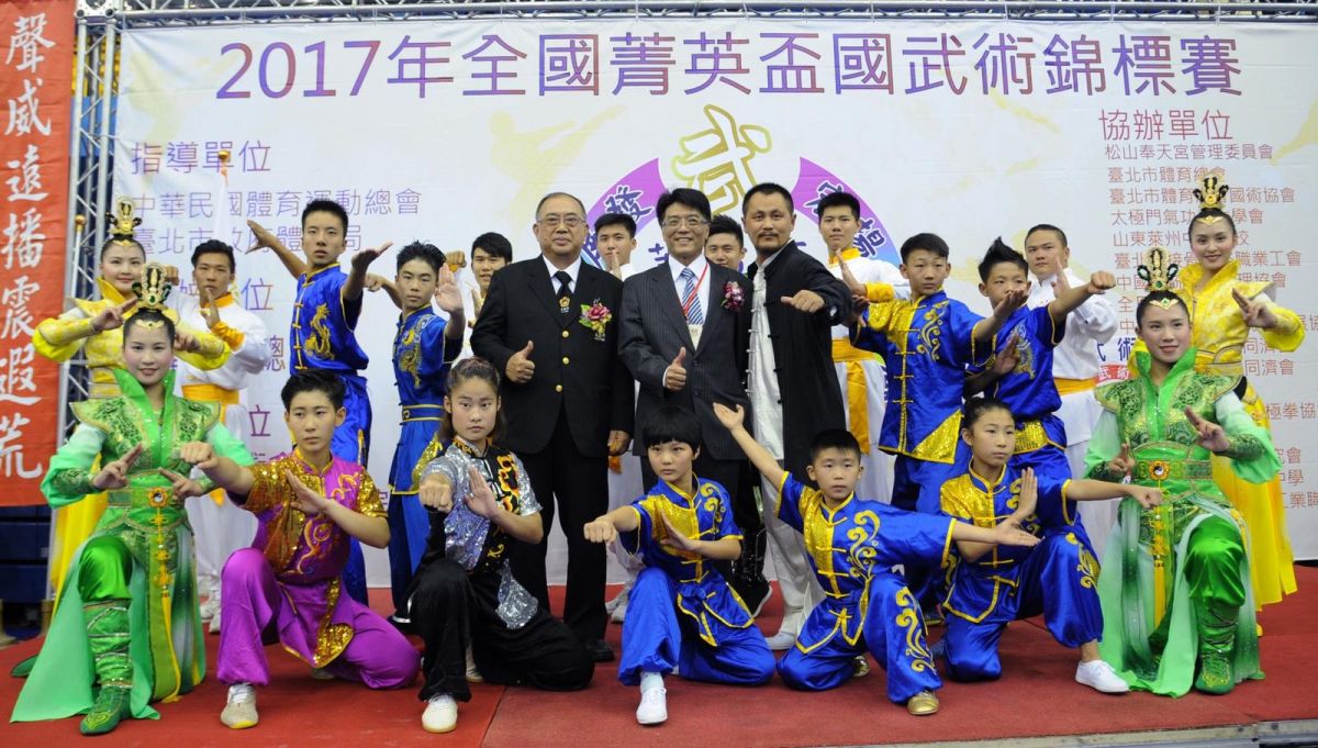 ▲中華武術總會理事長黃鯤忠\\(中\\)表示，未來希望政府持續關心武術及文化的傳承，攜手讓台灣成為中華文化價值保存的重鎮。（圖／太極門氣功養生學會提供 , 2017.11.18）