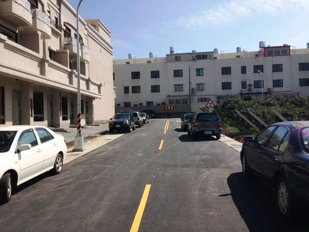 ▲新社區中和街四段207巷道路開闢工程完工通車，方便車輛通行與居民出入。（圖／台中市政府建設局提供2017.11.17）