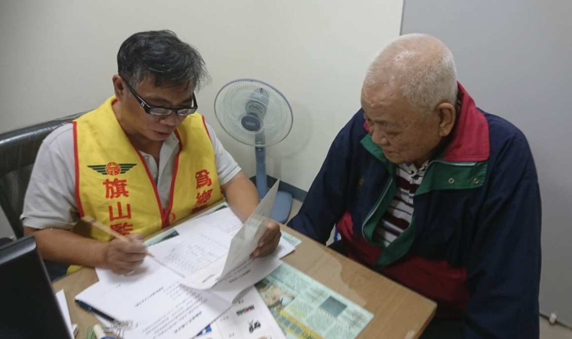 ▲遠住寶來里的李武夫先生，對於高齡換照能在六龜當地施作，表示很親民便民。（圖／旗山監理站提供）