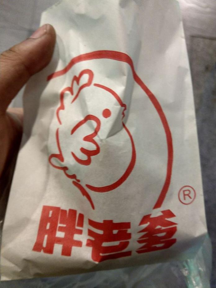 ▲「胖老爹」退燒？他只花10秒炸雞輕鬆到手。（圖／翻攝自爆廢公社）