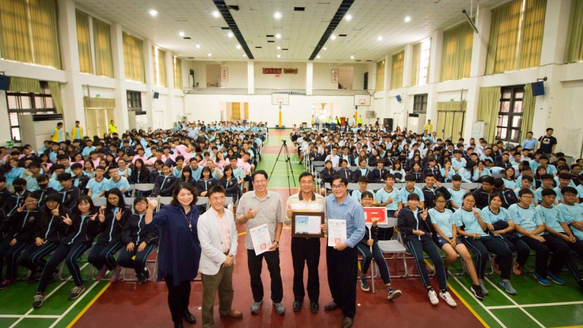 ▲「看見台灣之後」巡迴放映活動，關西高中近800高中生看完影片後，書寫對台灣土地的關心。（圖／新竹市愛惜社區推展協會提供 , 2017.11.15）