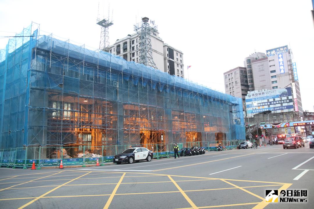 ▲桃園中壢分局在中壢事件40周年前夕，突然大興土木進行工程，讓即將舉行的紀念中壢事件活動失去了重要背景。（圖／記者包萬金攝 , 2017.11.15）