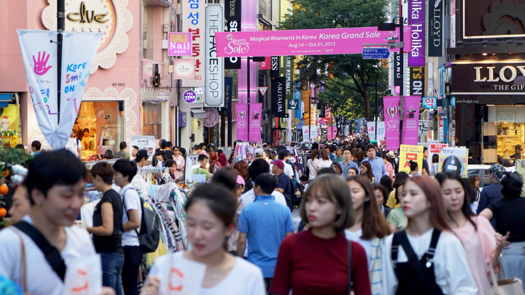▲明年1月1日起，韓國將大幅提升外國遊客於退稅店購物，可享的退稅消費金額上限，藉此激勵觀光。示意圖。（圖／達志影像／美聯社）