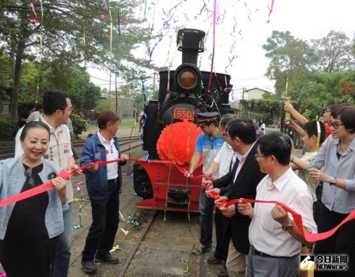 早期運糖蒸氣火車頭顛沛流離日本再返台十四年完成修復，在蒜頭糖廠重新啟動復駛。（圖：記者任禮清攝　2017.11.11）