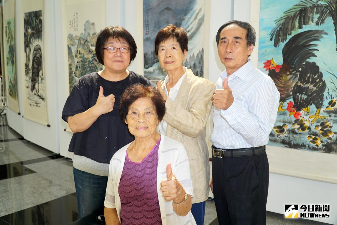 ▲長青大學國畫班學員蕭彩瑕、張銀鸞、張洲文三人，舉辦「蕭張畫什麼」三人聯展，呈現他們學習國畫的成果。（圖／記者陳雅芳攝，2017.11.10）