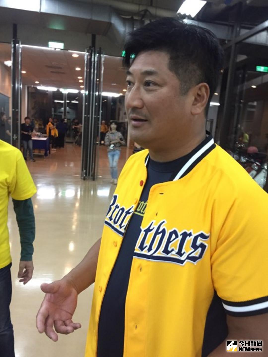 ▲針對紅火案更一審改判3年半，辜仲諒透過委任律師聲明表示，一定會繼續上訴，爭取自己清白。（圖／張育嘉攝）