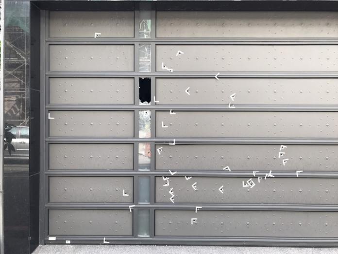 家住豪宅開名車　遭人連開51槍
