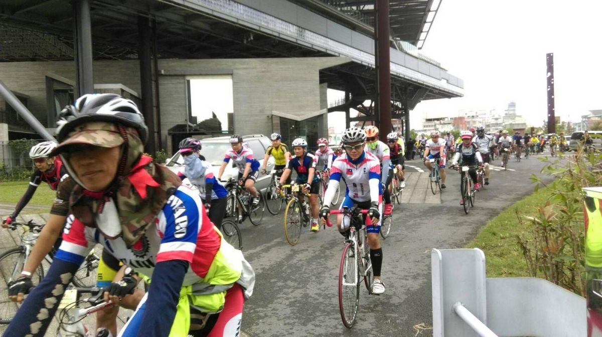 ▲台灣抗癌協會舉辦「不倒騎士‧騎出生命」單車環台圓夢之旅活動首站抵宜蘭。（圖／記者李清貴翻攝 , 2017.11.06）