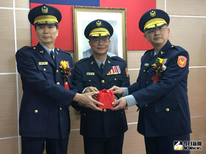 ▲台南市警局長黃宗仁親自主持第二分局長交接典禮。（圖／第二分局提供，2017.11.06）