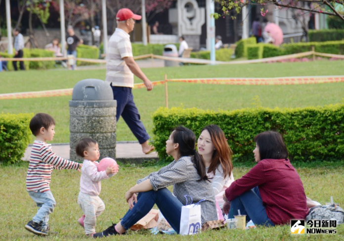 ▲各地回溫局部有雨，高溫飆至30度。（圖／NOWnews資料照）