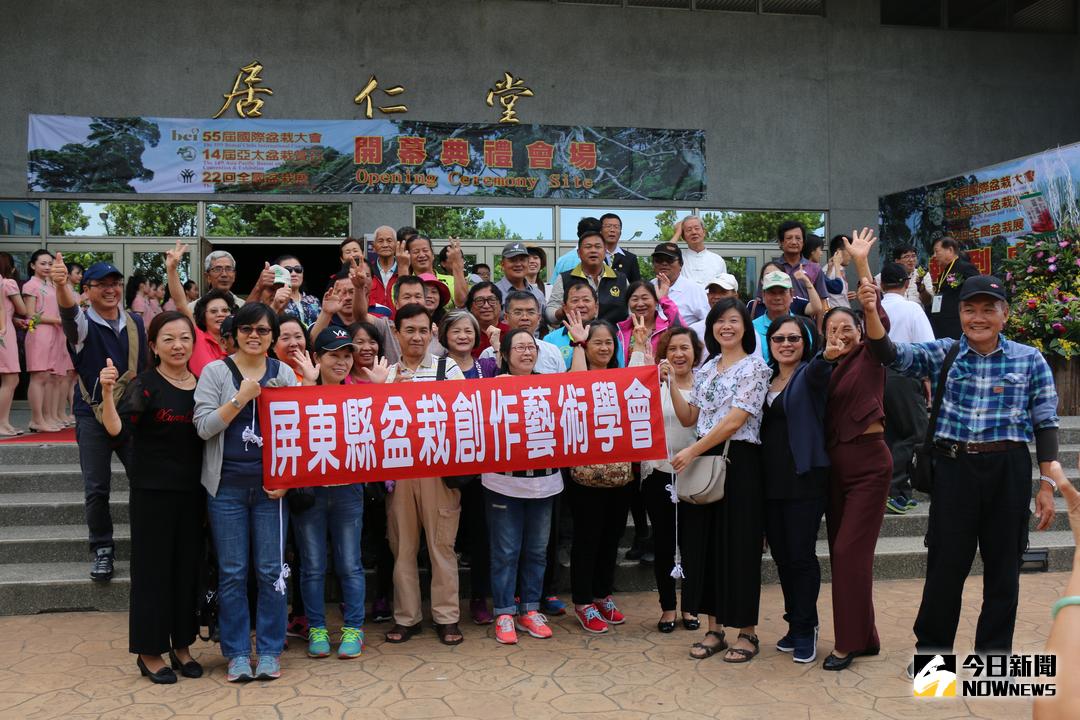 ▲第22回全國華風盆栽展與國際盆栽大會一同開幕，各地盆栽愛好者齊聚一堂。（圖／記者陳雅芳攝，2017.11.3）