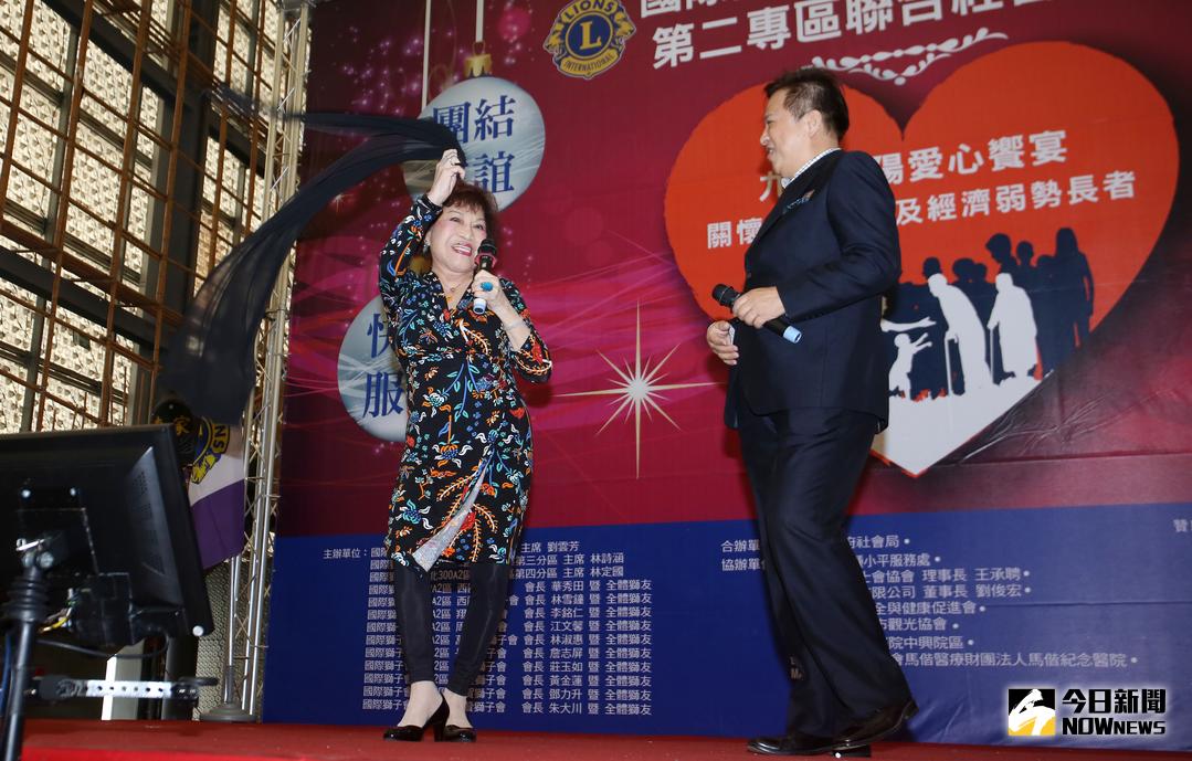 ▲阿姑（左）熱舞心情好。（圖／記者林調遜攝，2017.11.4）