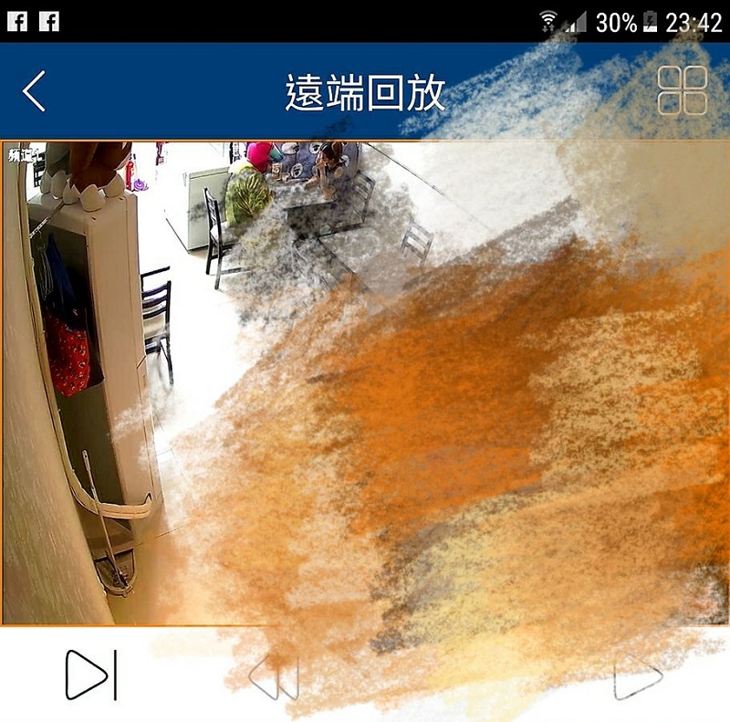 ▲面試者戴安全帽、穿雨衣應徵工作，讓面試官感到不被尊重。（圖／翻攝自「爆料公社」）