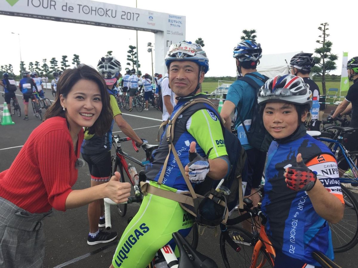 ▲蘇晏霈（左）訪問參賽民眾。（圖／民視提供 , 2017.11.4）