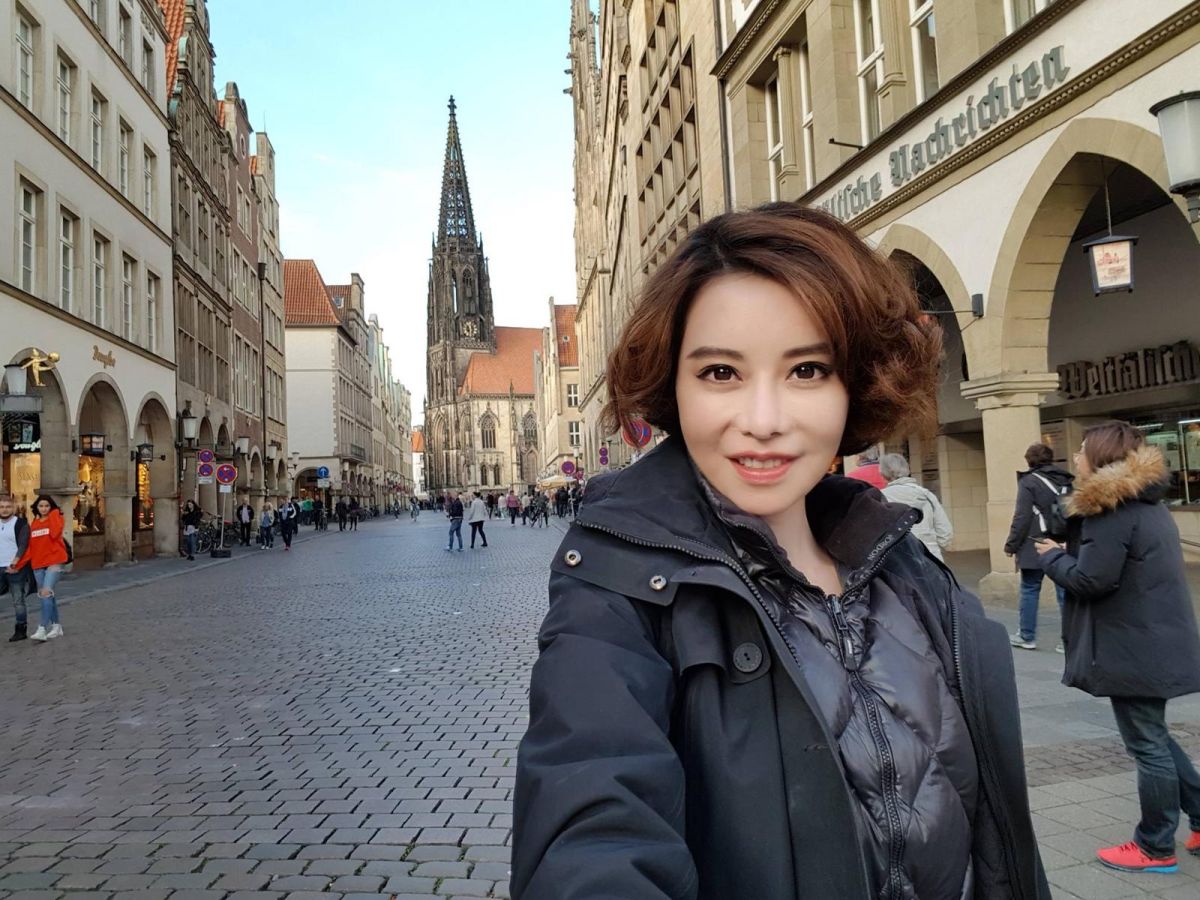 ▲網友稱現在的斯容跟陳斐娟有些神似。（圖／翻攝斯容臉書，2017.11.04）