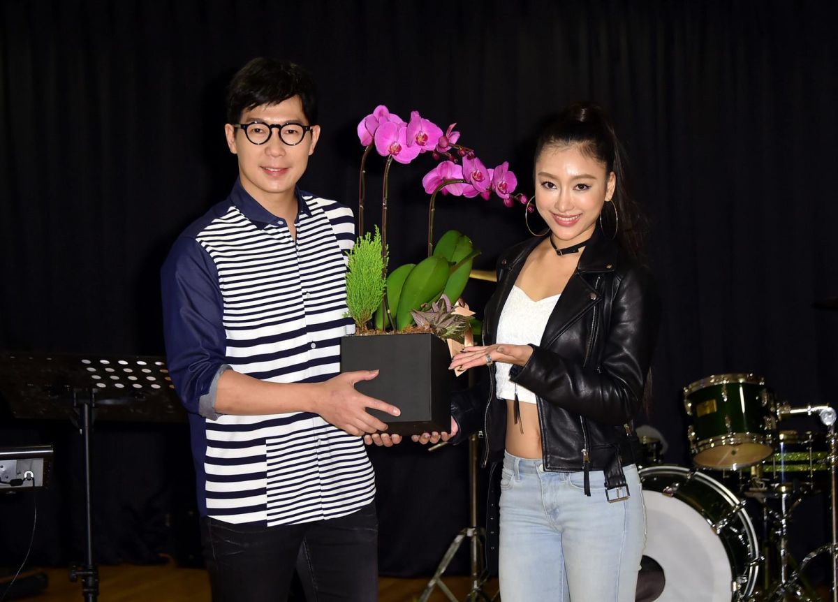 ▲秦宇子（右）讚品冠是未來男友的典範。（圖／海蝶太合音樂集團提供 , 2017.11.03）