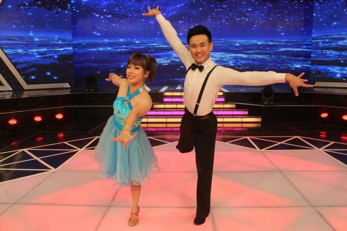 ▲萁萁（左）為愛而舞。（圖／民視提供 , 2017.11.3）